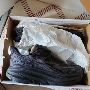 Hoka women's Black Clifton size 7B
